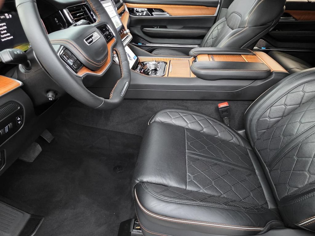 Used 2024 Jeep Grand Wagoneer Series III w/ Flexible Seating Group AWD/4WD image 7