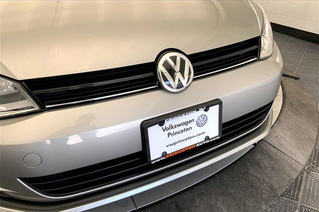 Used 2017 Volkswagen Golf 4-Door image 30