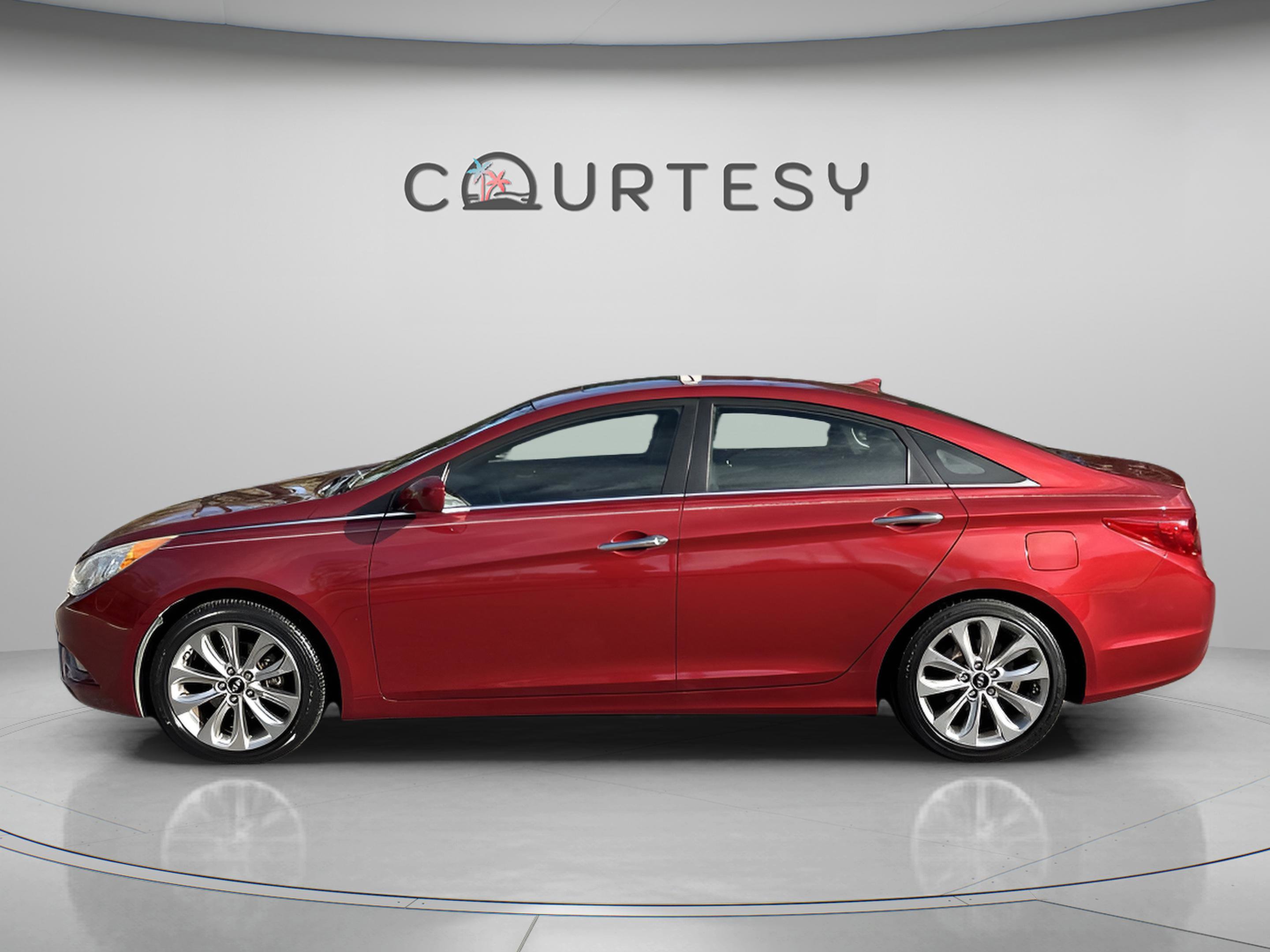 Used 2013 Hyundai Sonata SE w/ Navigation & Sunroof Pkg image 4