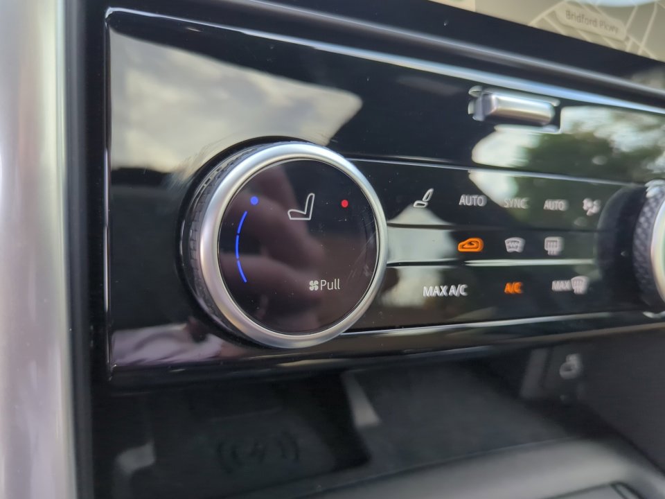 Certified 2024 Land Rover Discovery Dynamic SE image 25