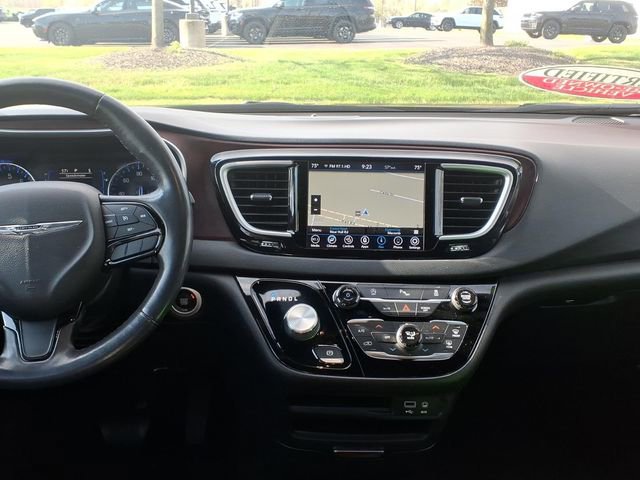 Certified 2020 Chrysler Pacifica Touring-L image 11