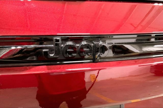 Used 2025 Jeep Grand Cherokee Altitude image 8