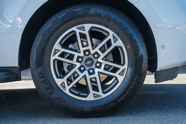 Used 2025 Ford Expedition Active image 27