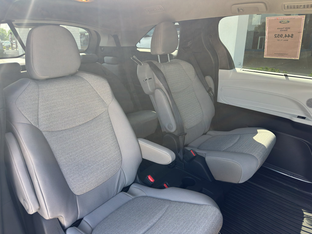 Used 2026 Toyota Sienna LE AWD/4WD image 31