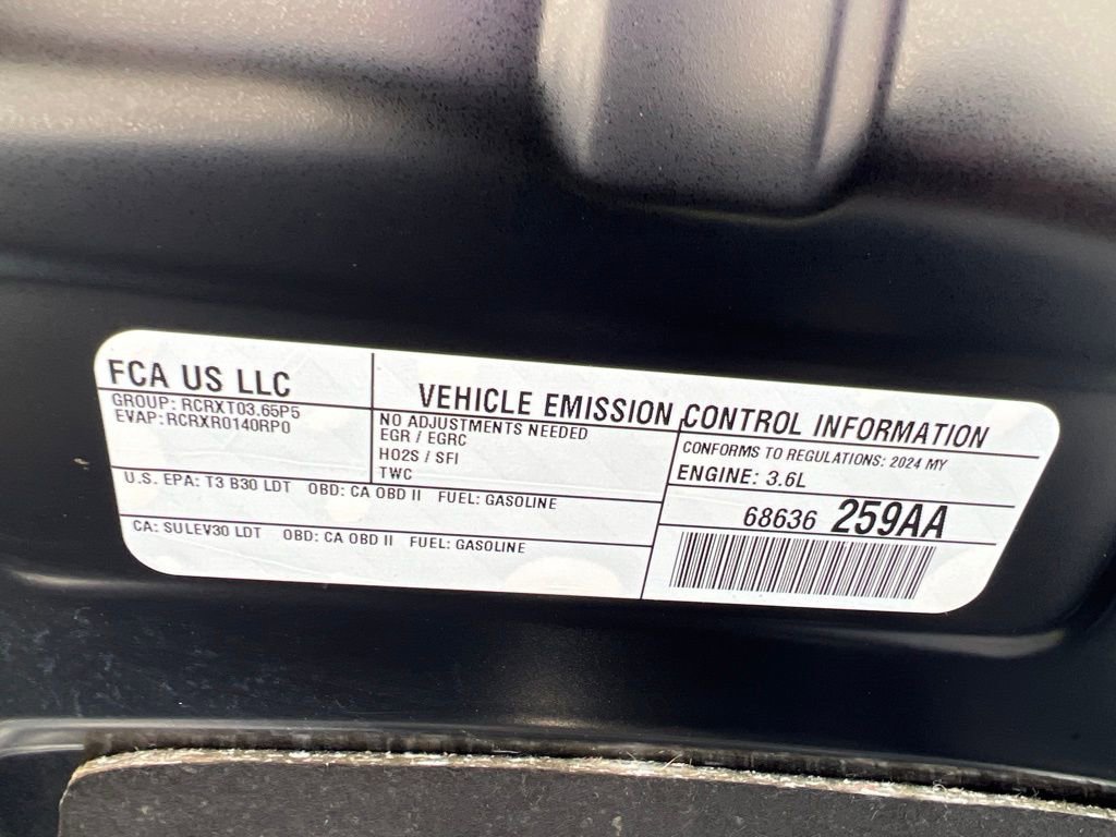 Used 2024 Chrysler Pacifica Touring FWD image 28