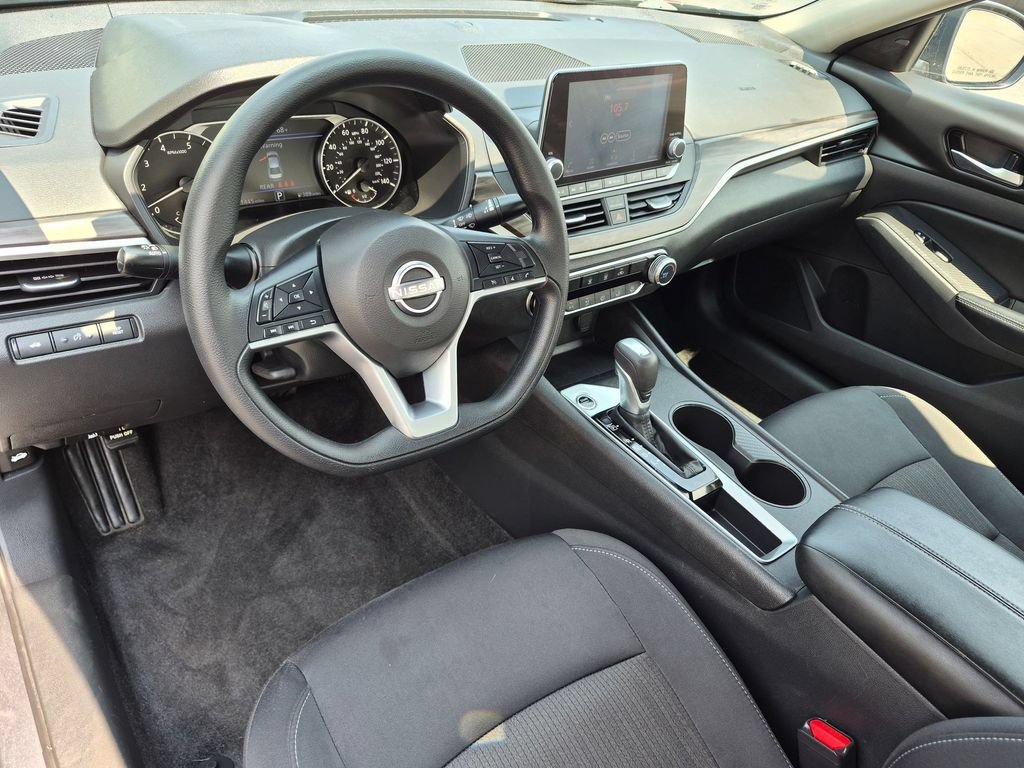 Used 2025 Nissan Altima 2.5 SV FWD image 18