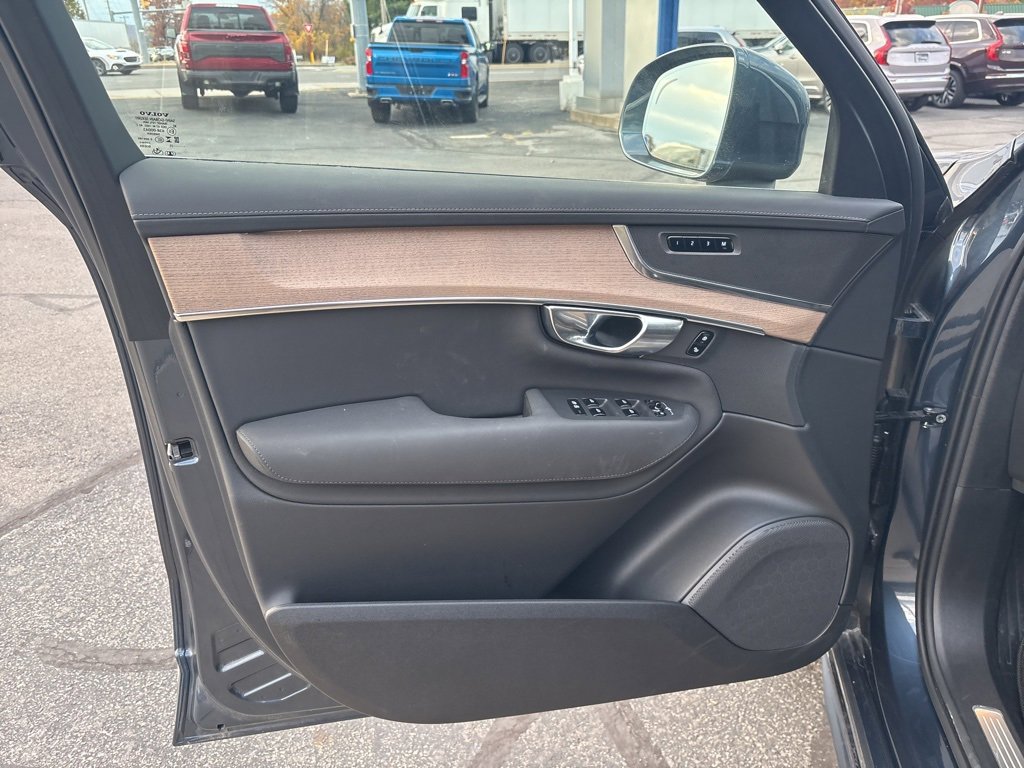 Certified 2025 Volvo XC90 B6 Plus image 15