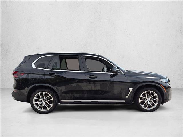 Used 2024 BMW X5 xDrive40i w/ Parking Assistance Package AWD/4WD image 4