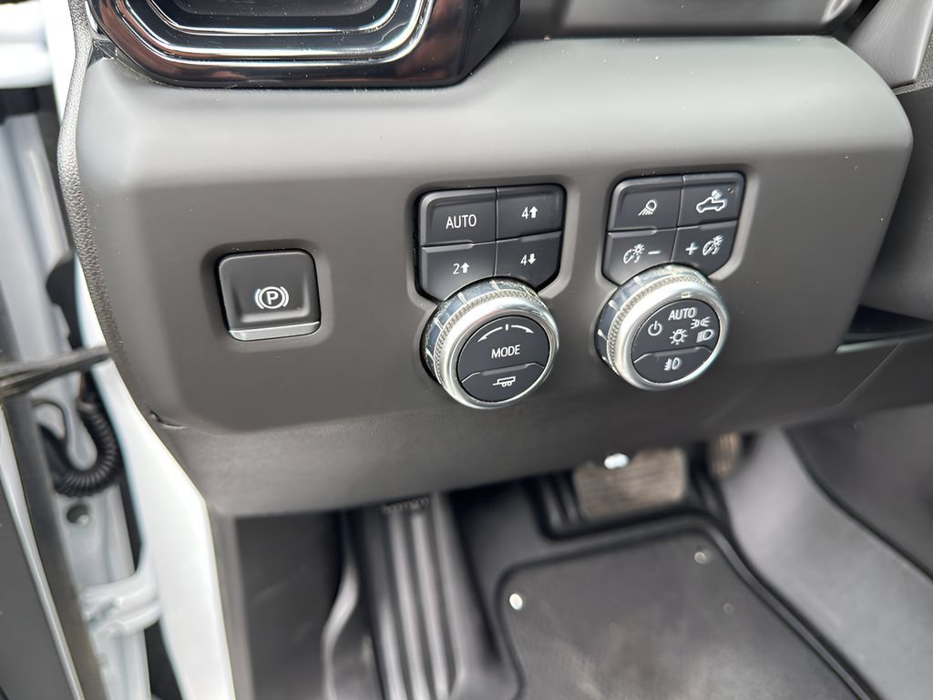 Used 2025 GMC Sierra 1500 AT4 w/ AT4 Premium Package AWD/4WD image 16