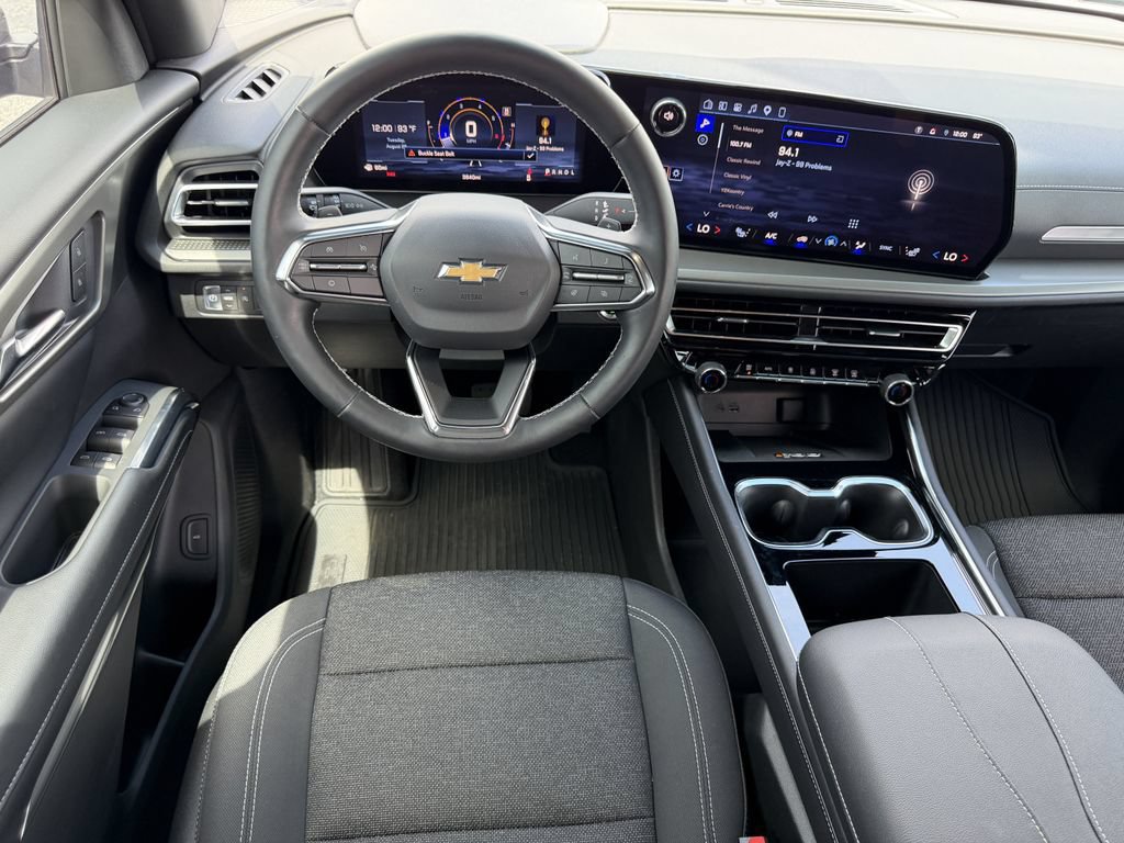 Used 2026 Chevrolet Traverse LT FWD image 17