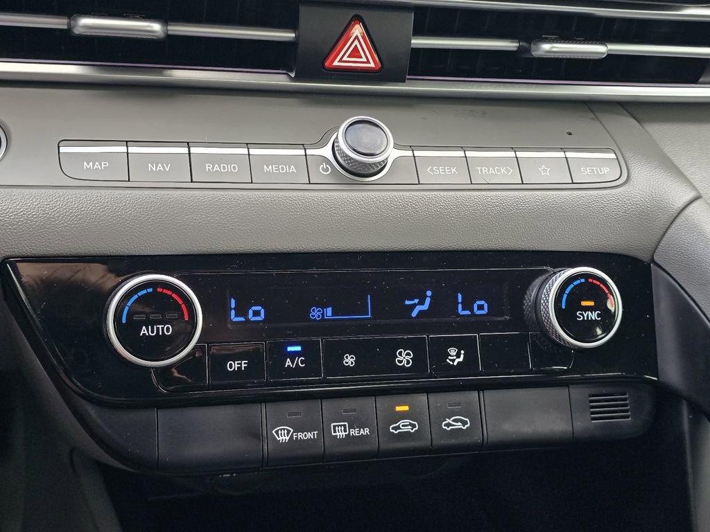 Used 2024 Hyundai Elantra SEL FWD image 19