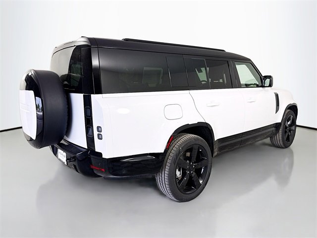 New 2026 Land Rover Defender 130 X-Dynamic SE image 5