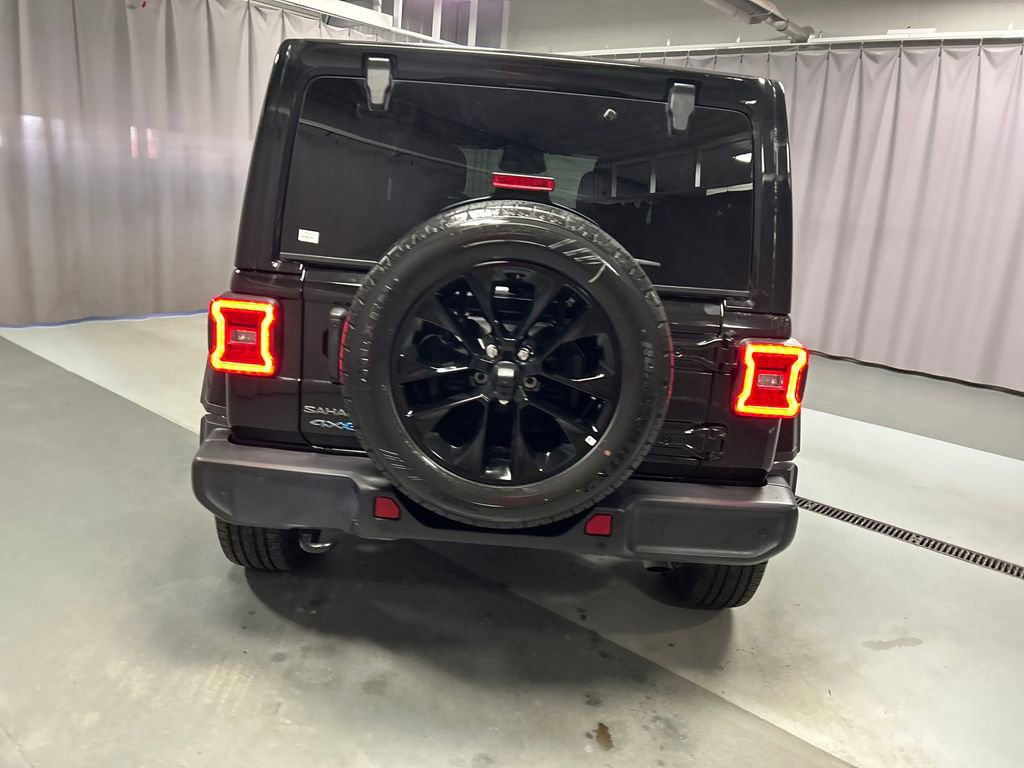 Used 2025 Jeep Wrangler Unlimited Sahara w/ Safety Group AWD/4WD image 6