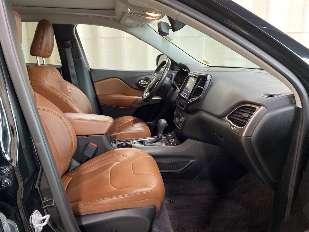Used 2019 Jeep Cherokee Overland image 11