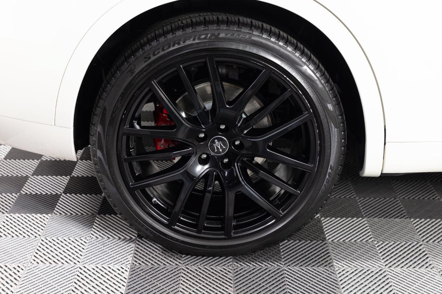 Used 2021 Maserati Levante S AWD/4WD image 41