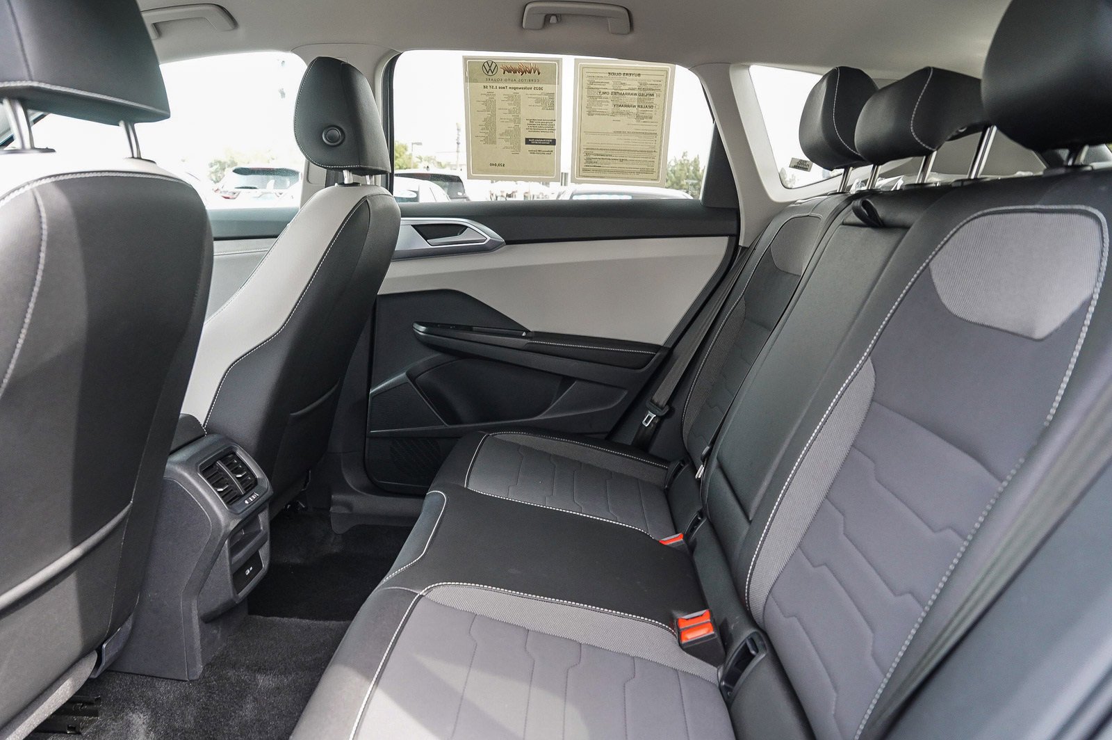 Certified 2025 Volkswagen Taos SE image 18