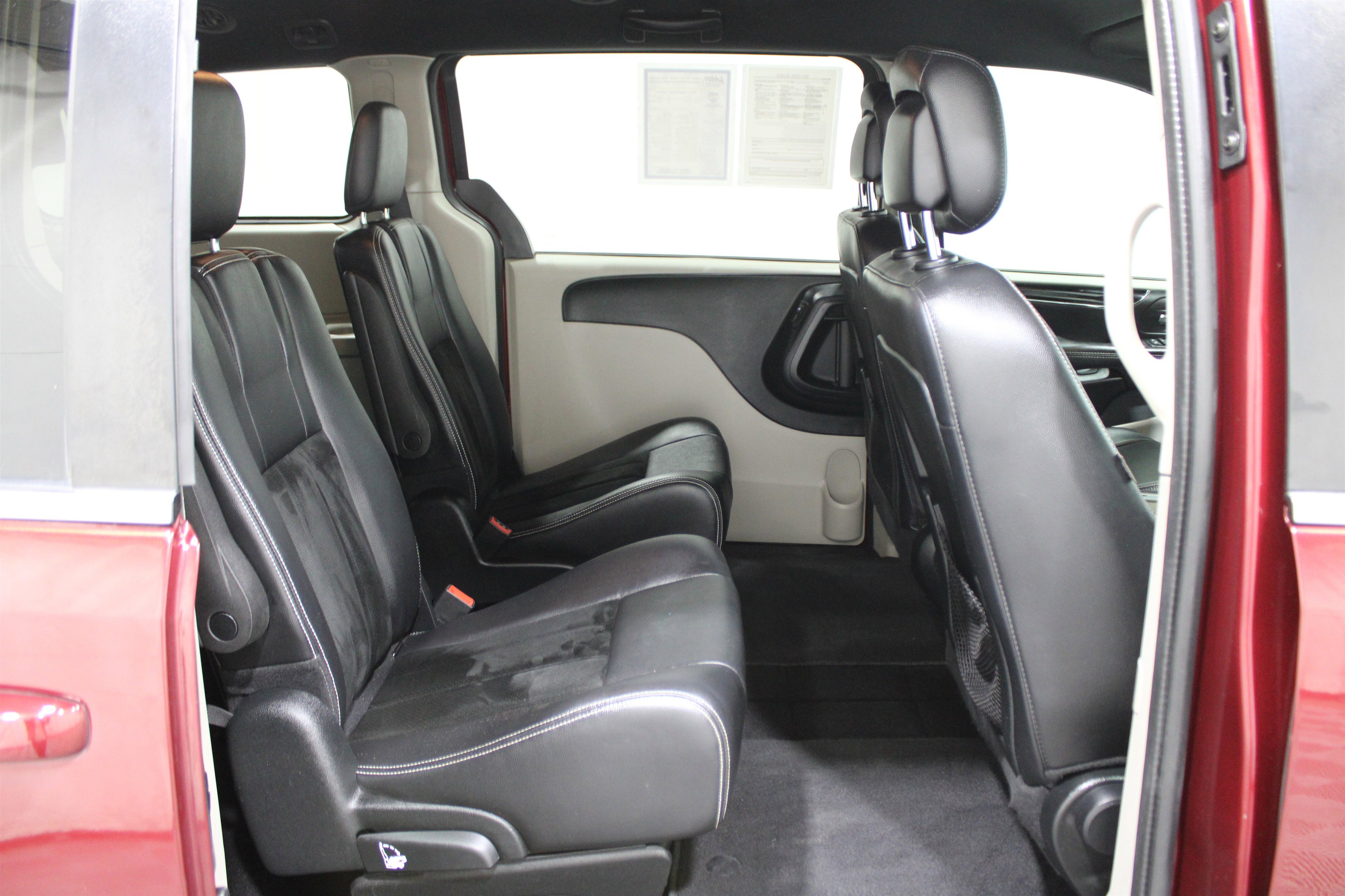 Used 2017 Dodge Grand Caravan SXT image 21