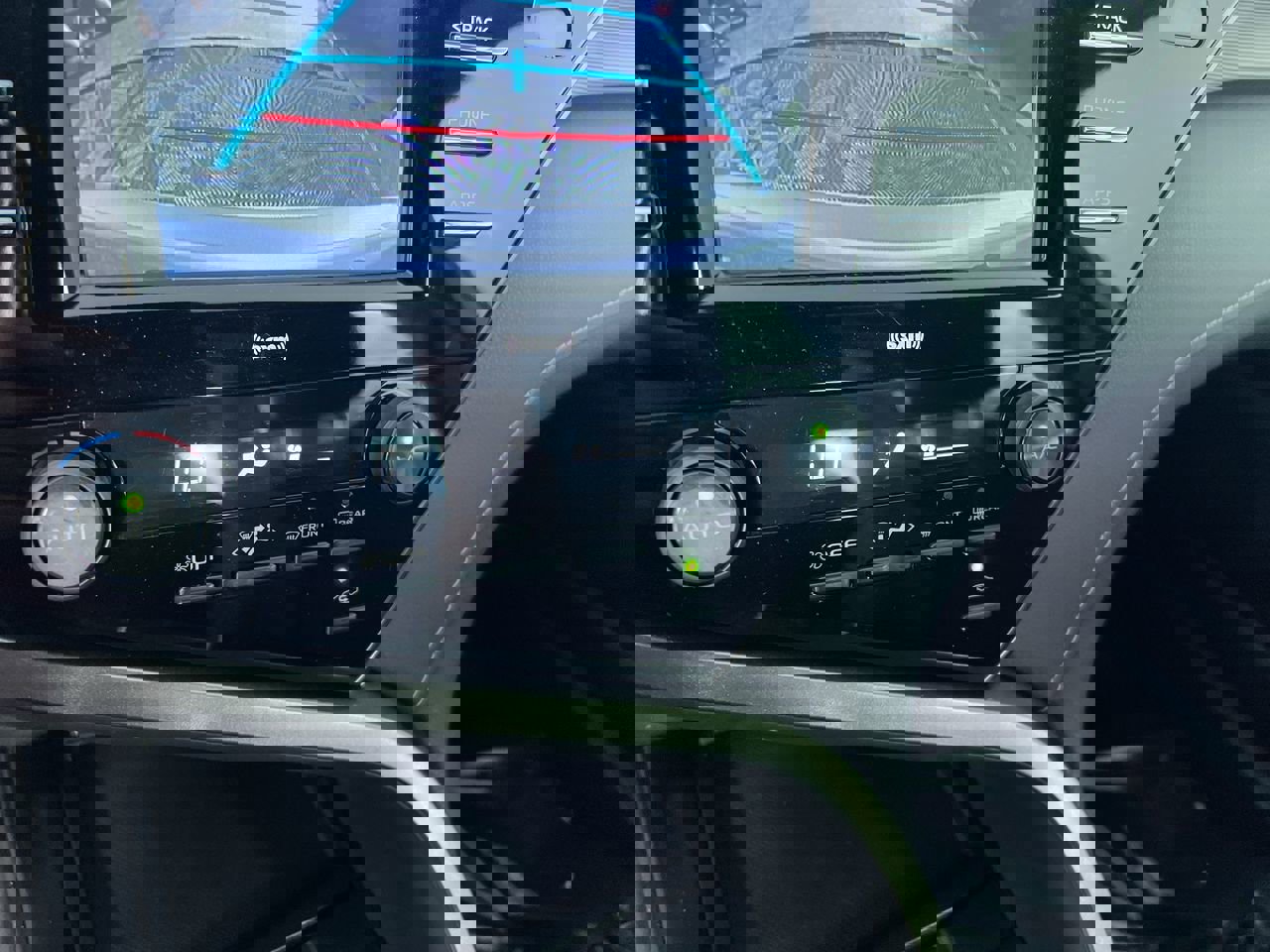 Used 2020 Toyota Camry SE image 26