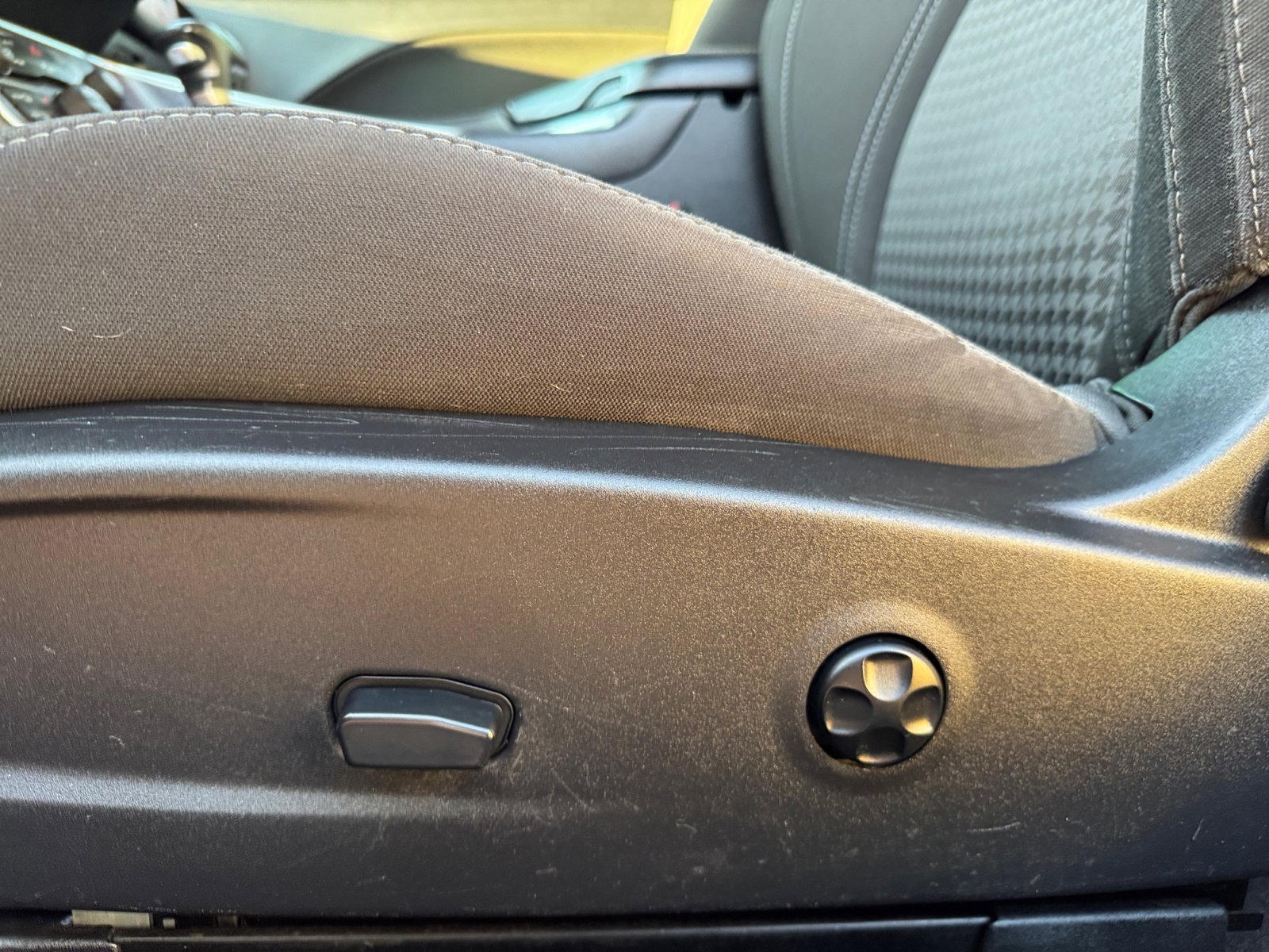 Used 2018 Dodge Challenger R/T w/ Driver Convenience Group image 15