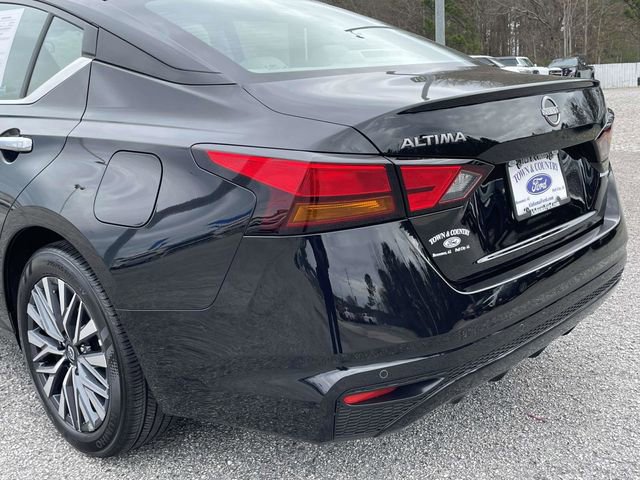 Used 2025 Nissan Altima 2.5 SV FWD image 12