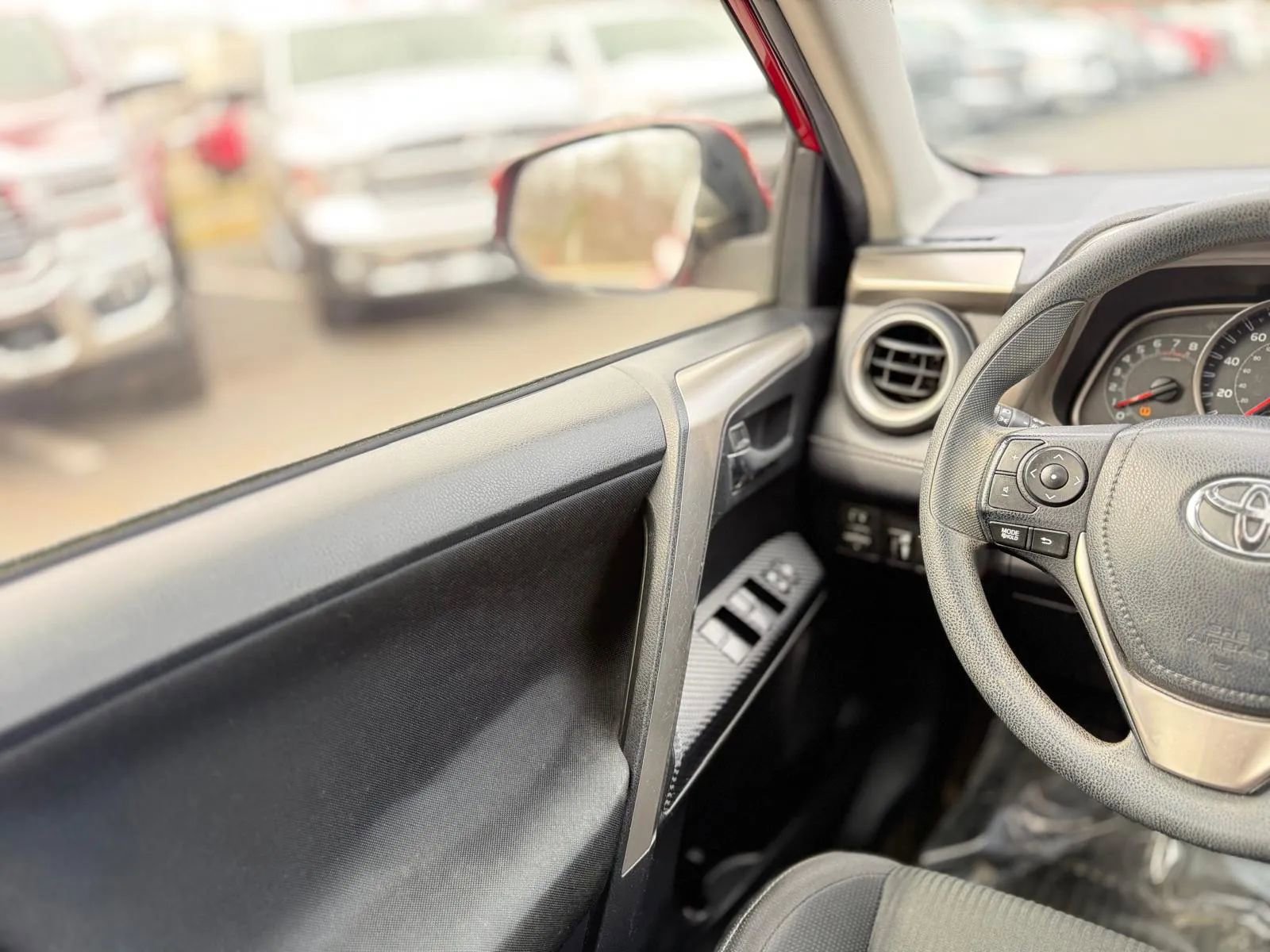 Used 2015 Toyota RAV4 XLE w/ Four Season Floor Mat Package image 22