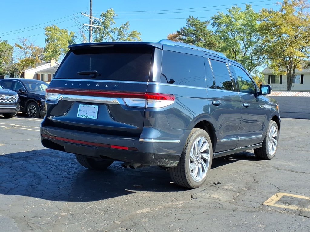 Used 2024 Lincoln Navigator Reserve AWD/4WD image 7