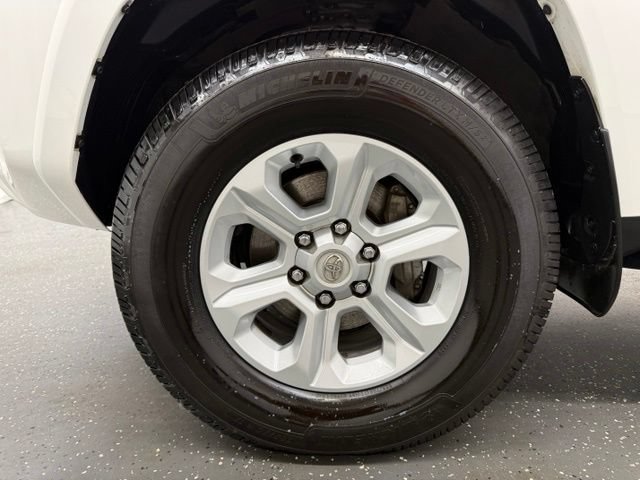 Used 2022 Toyota 4Runner SR5 Premium w/ Moonroof Package AWD/4WD image 19