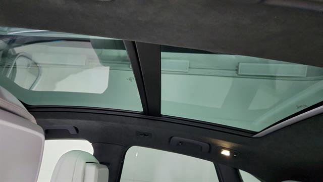 Used 2023 Porsche Macan GTS image 12