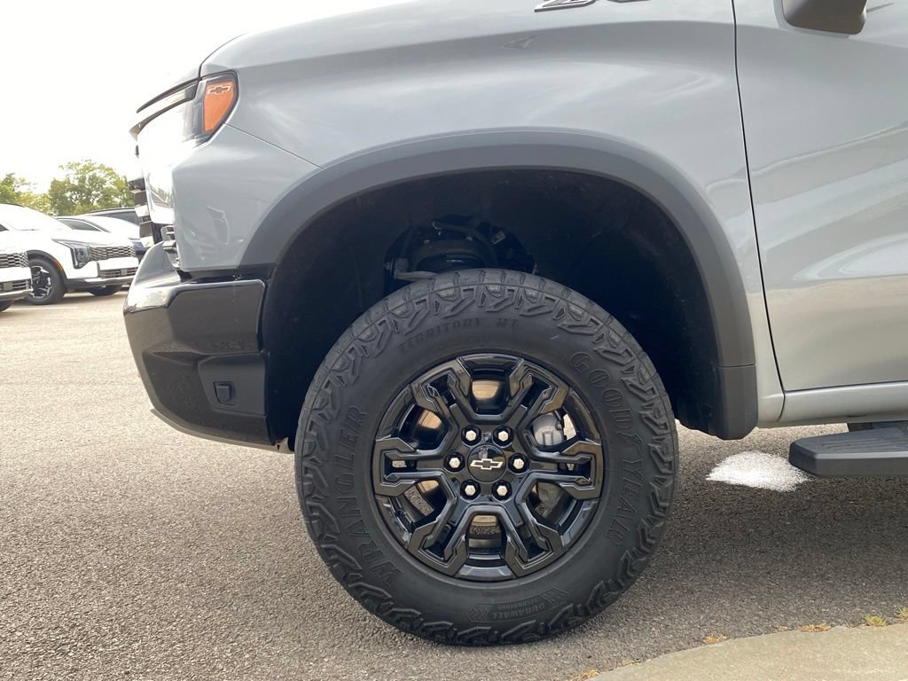 Used 2024 Chevrolet Silverado 1500 ZR2 w/ Technology Package AWD/4WD image 30