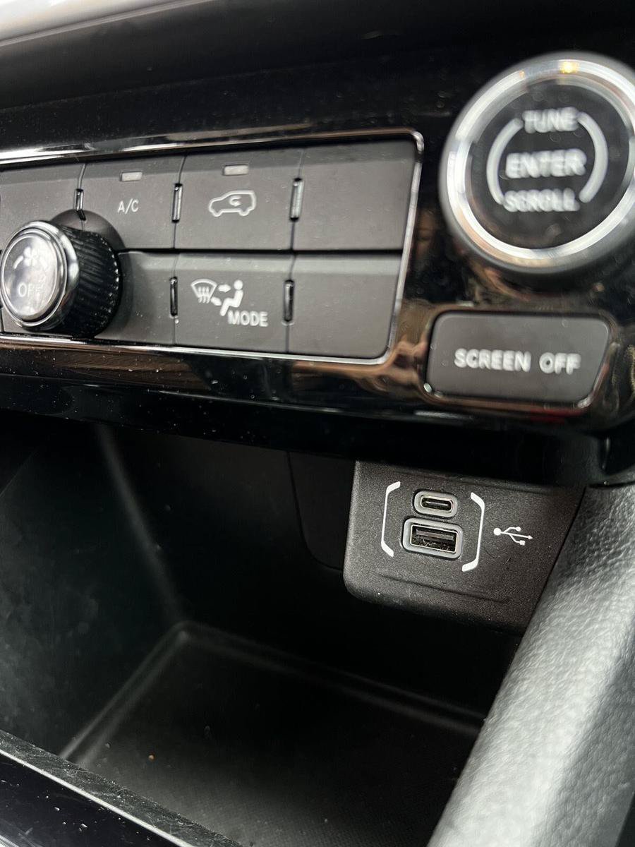 Used 2025 Jeep Compass Latitude AWD/4WD image 9