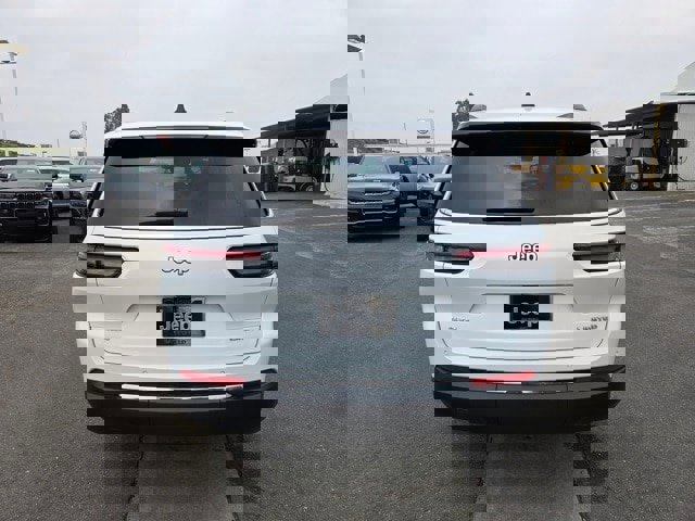 New 2025 Jeep Grand Cherokee L Limited w/ Trailer Tow Package image 6