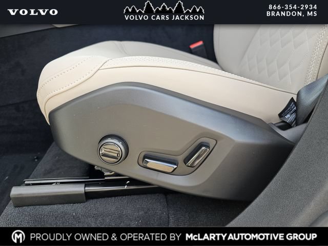 New 2026 Volvo XC90 B6 Plus w/ Protection Package Premier AWD/4WD image 11