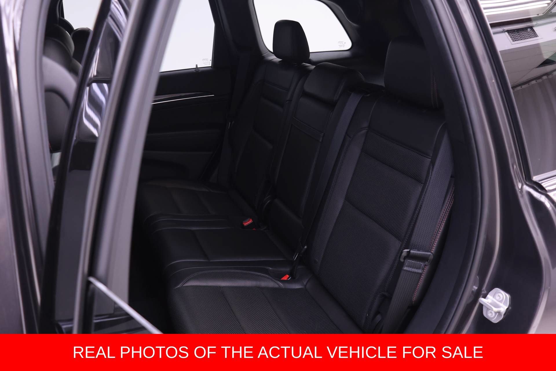 Used 2018 Jeep Grand Cherokee Trailhawk w/ Trailhawk Luxury Group AWD/4WD image 10