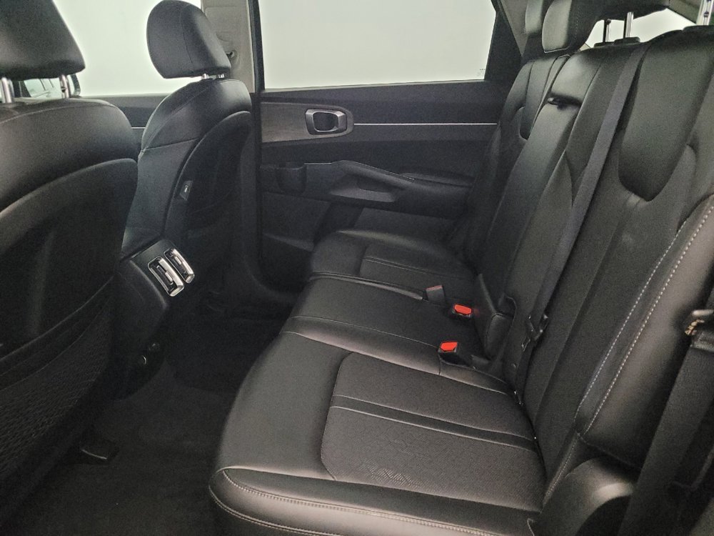Used 2023 Kia Sorento S w/ Panoramic Sunroof Package image 18