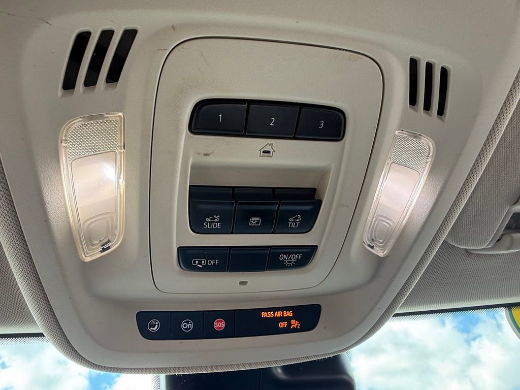 Used 2022 Buick Envision Avenir w/ Technology Package II image 17