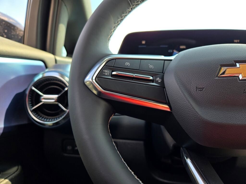 New 2026 Chevrolet Equinox EV LT image 25