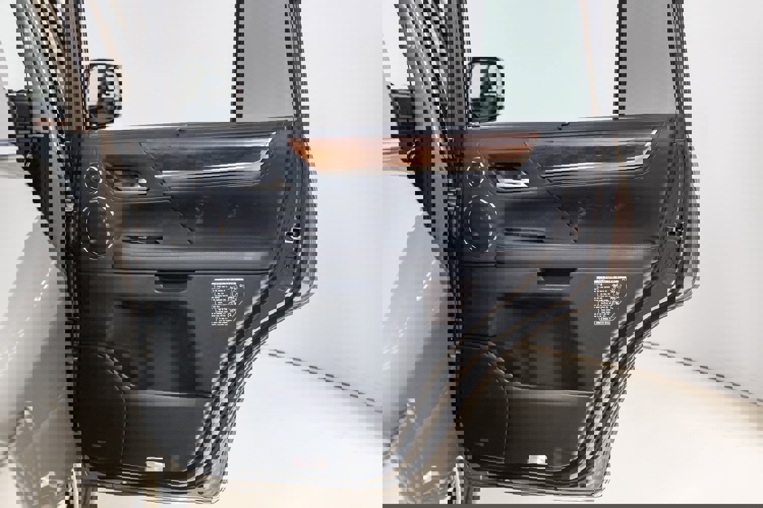 Used 2020 Lexus LX 570 4WD w/ Luxury Package image 30