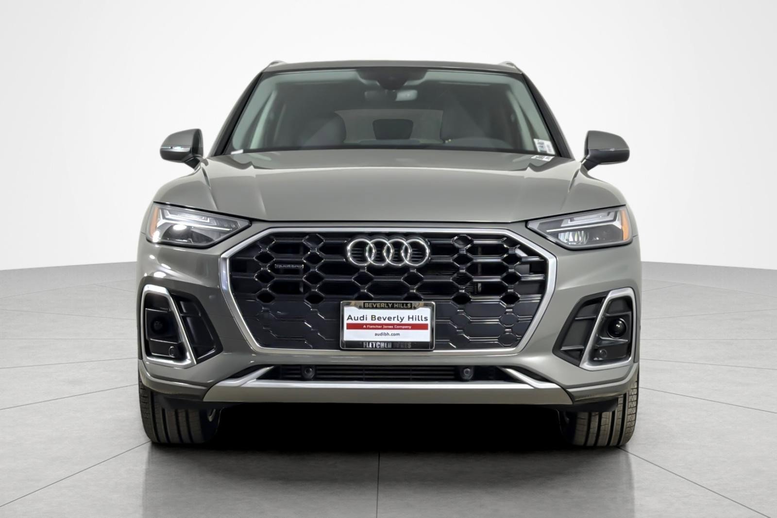 Used 2023 Audi Q5 e Premium w/ Convenience Package image 8