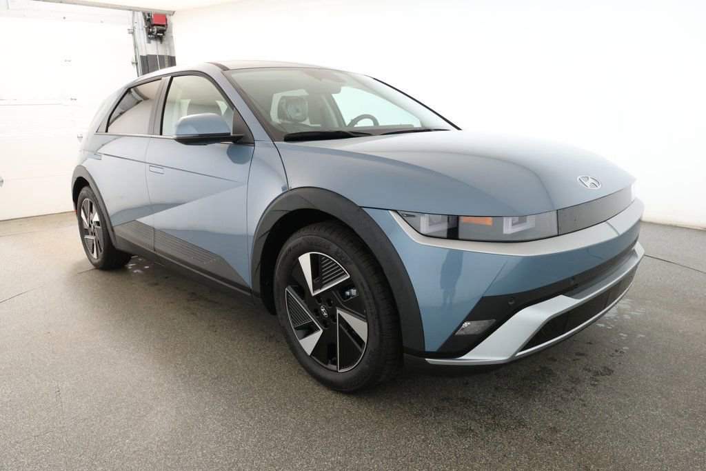 Used 2025 Hyundai Ioniq 5 SE image 3