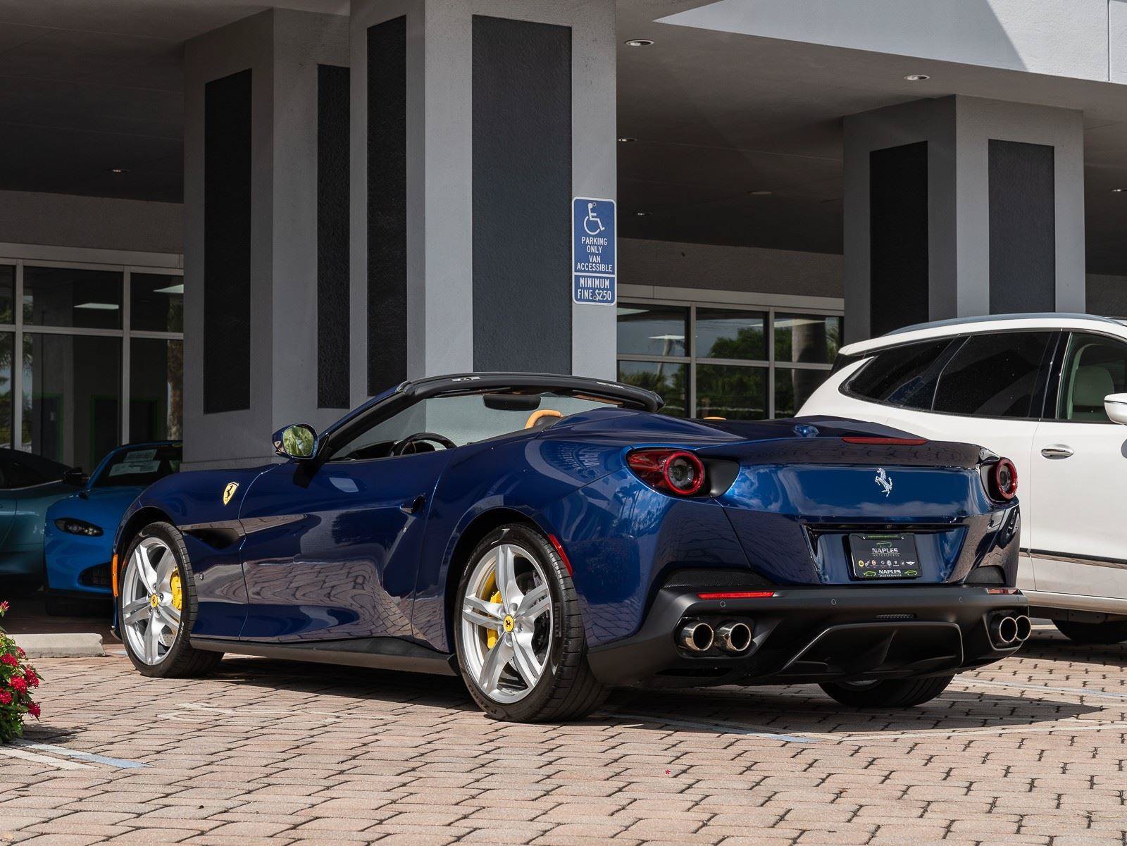 Used 2019 Ferrari Portofino RWD image 40