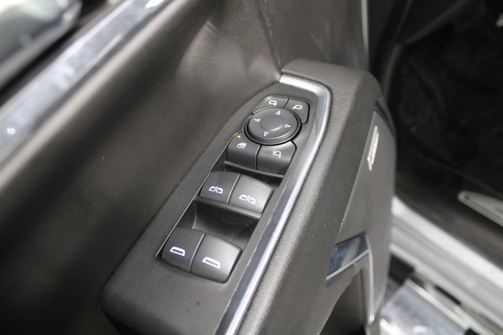 Used 2024 Chevrolet Silverado 1500 LTZ AWD/4WD image 11