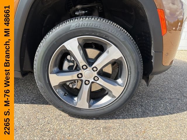New 2026 Jeep Grand Cherokee L Limited w/ Luxury Tech Group II AWD/4WD image 6