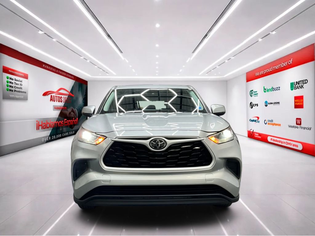 Used 2021 Toyota Highlander L FWD image 2