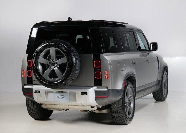 Used 2025 Land Rover Defender 110 S image 2