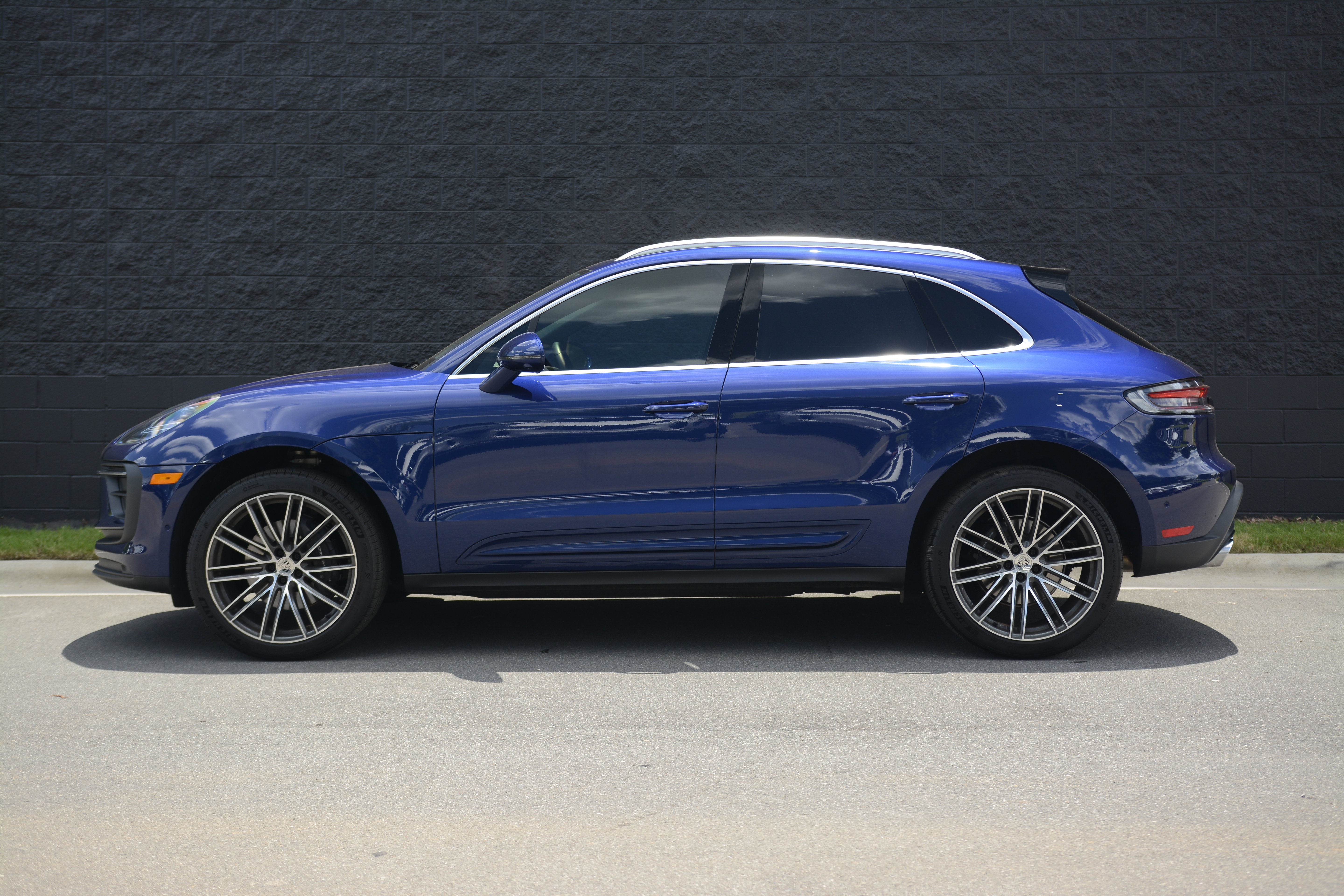 Certified 2026 Porsche Macan AWD/4WD image 2