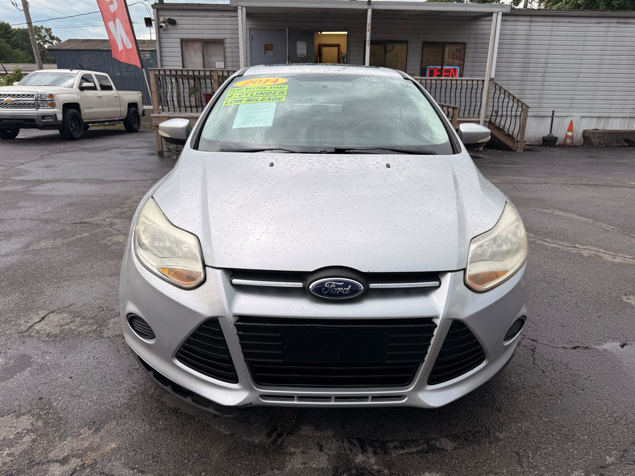 Used 2014 Ford Focus SE FWD image 2