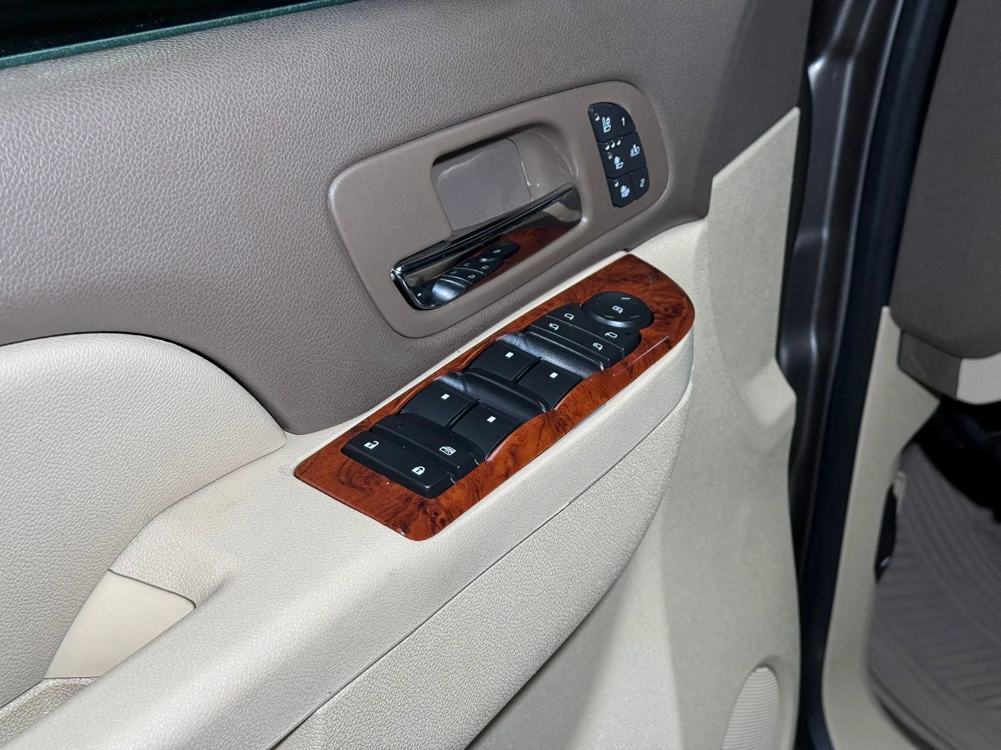 Used 2012 Chevrolet Suburban LTZ image 34