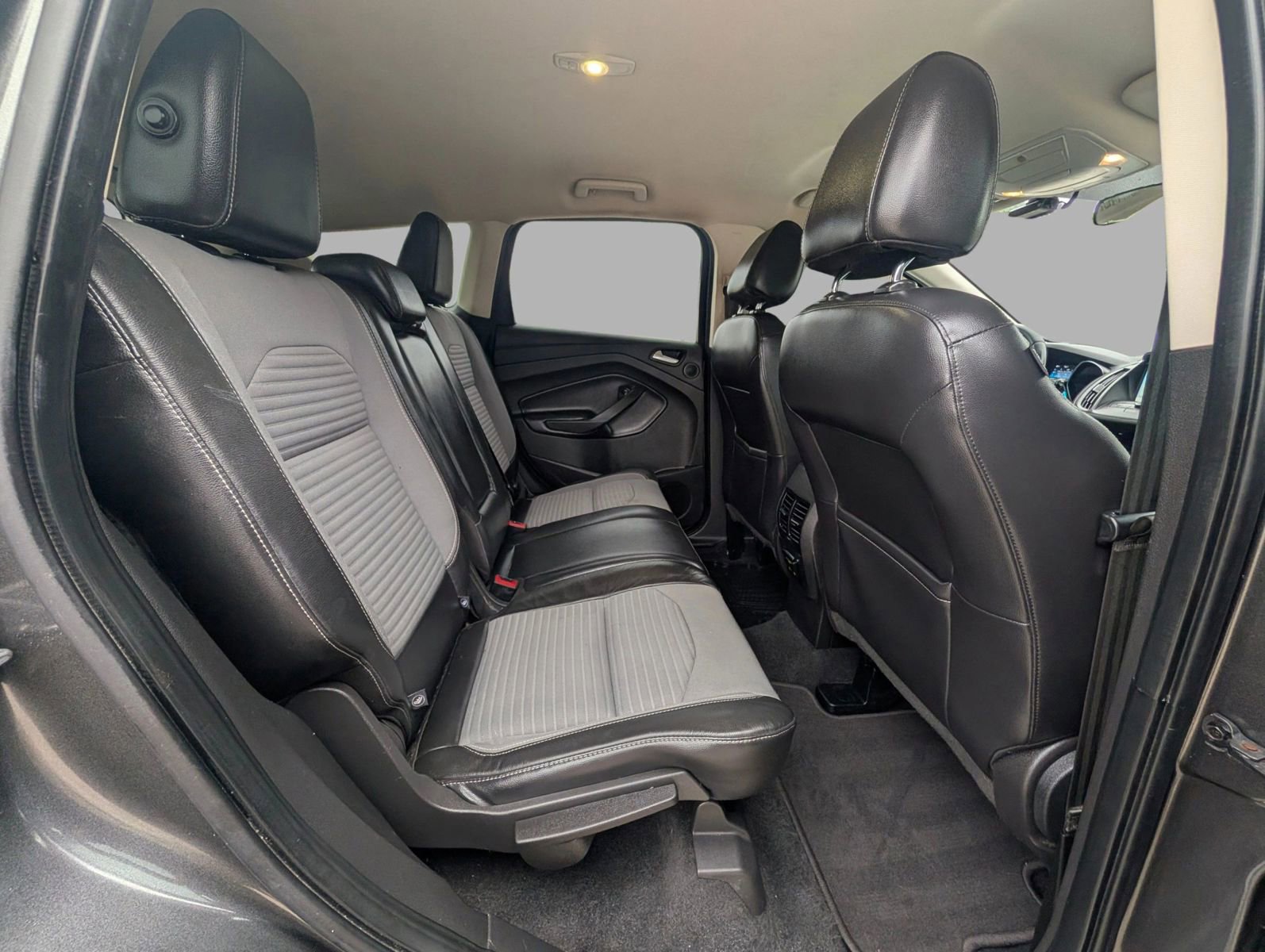 Used 2017 Ford Escape SE w/ Equipment Group 201A FWD image 25
