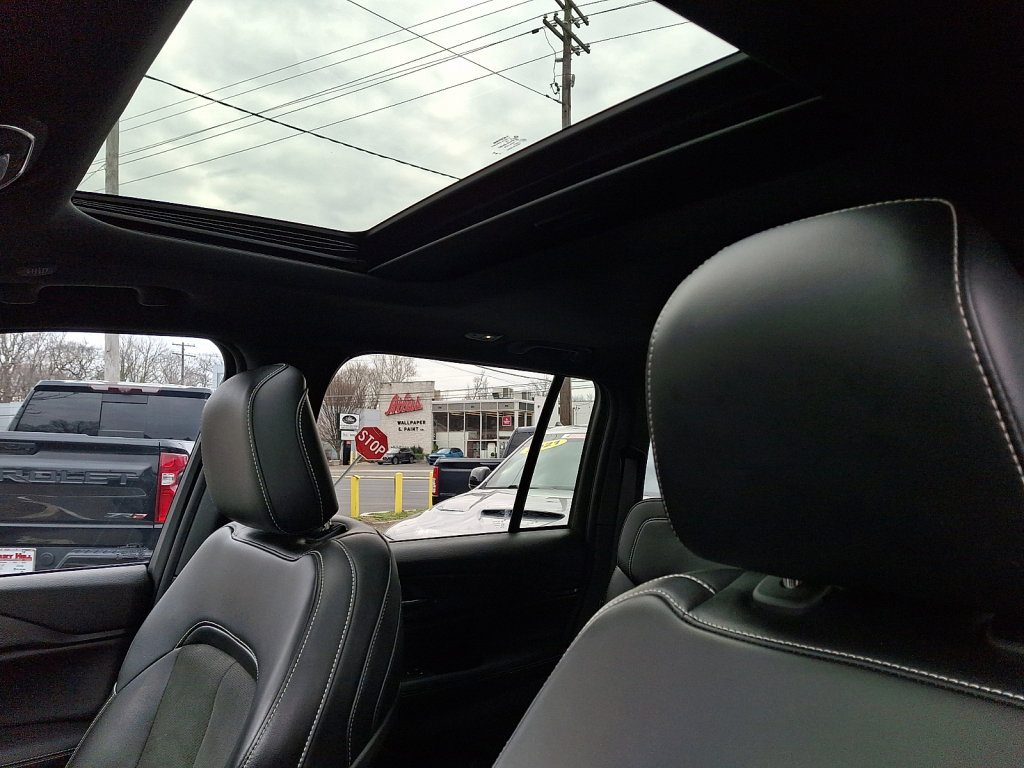 Used 2023 Jeep Grand Cherokee Altitude image 24