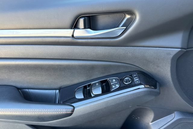 Used 2024 Nissan Altima 2.5 SR FWD image 11